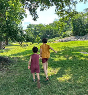 Kidsā Linen Clothes