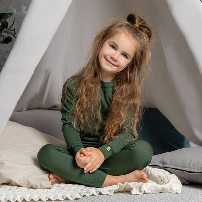 Menique Kids' Merino Long Sleeve & Pants Baselayer 2-Piece in Dark Green