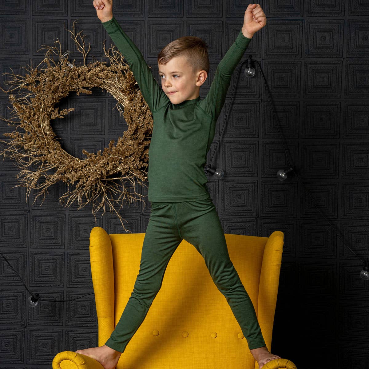 Menique Kids' Merino Long Sleeve & Pants Baselayer 2-Piece in Dark Green