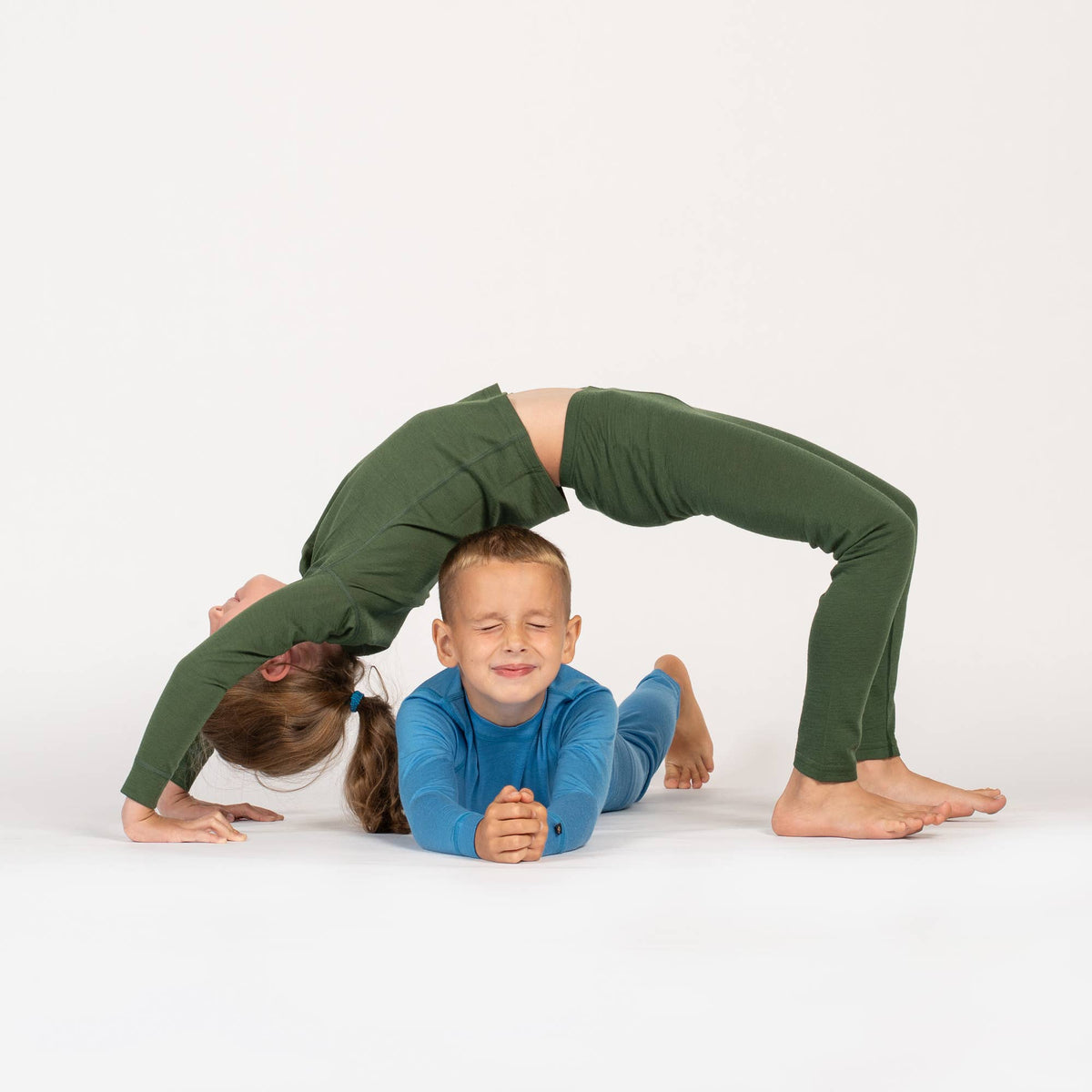 Menique Kids' Merino Long Sleeve & Pants Baselayer 2-Piece in Dark Green